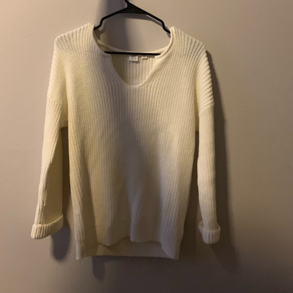 Gap cutout v neck sweater